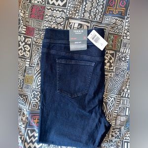 15% OFF (2 items) FREE Shipping (3+ items)